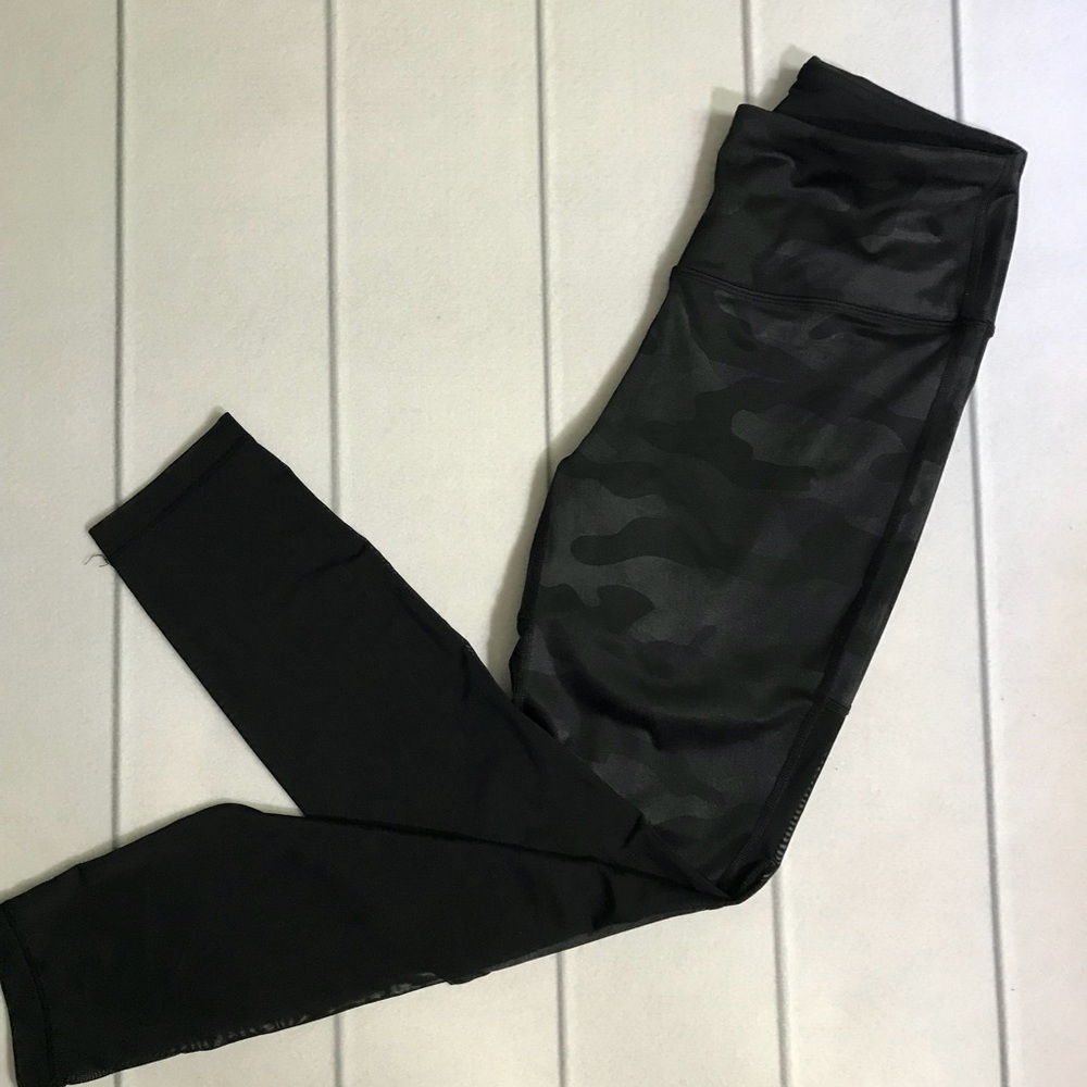 Workout tights with mesh in back